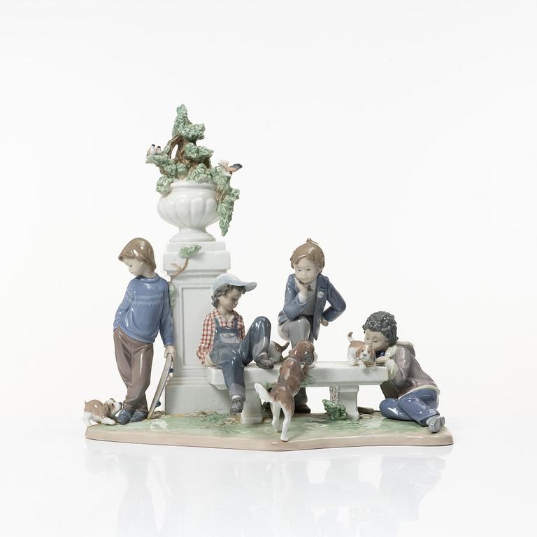 Lladró, figurine, "Puppy dog tails", Spain.