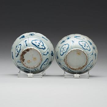 A pair of blue and white bowls, Ming dynasty, Wanli (1572-1620).