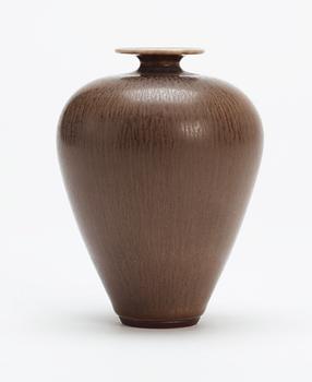 A Berndt Friberg stoneware vase, Gustavsberg 1960.