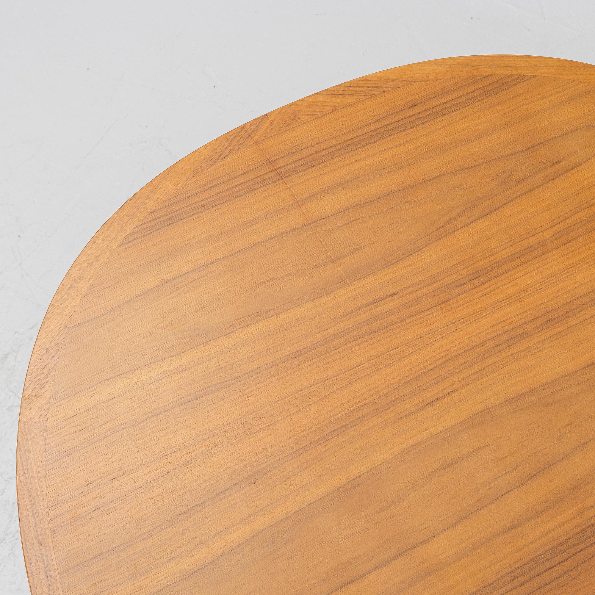Linde Nilsson, dining table with four chairs.
Lammhult, second half of the 20th century.