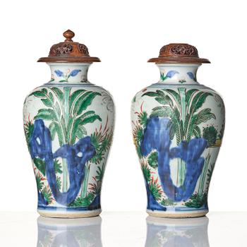 A pair of wucai decorated vases, 17th century.