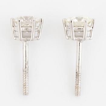 Örhängen 18K vitguld med briljantslipade diamanter.