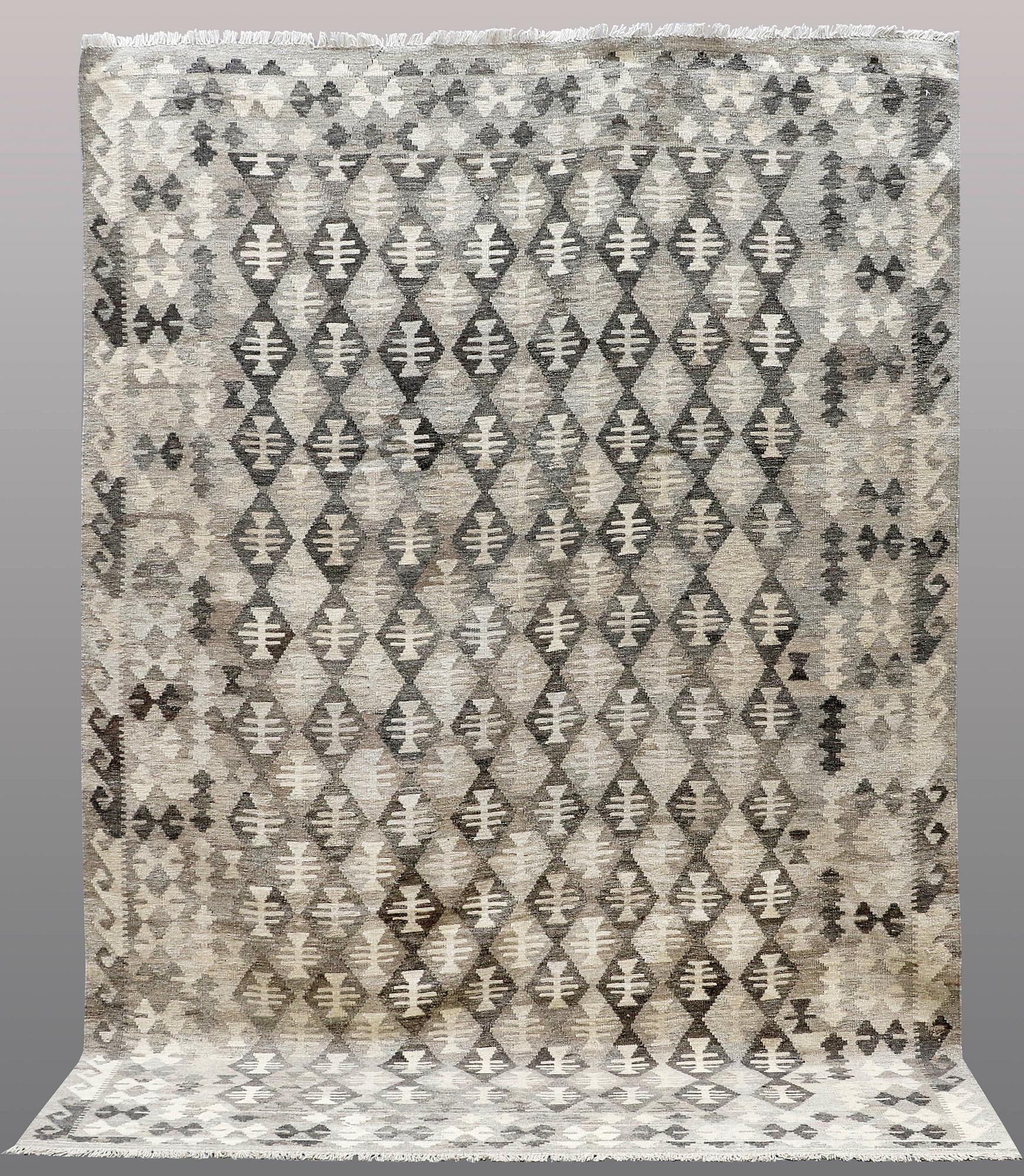 A CARPET, Kilim, ca 296 x 206 cm.