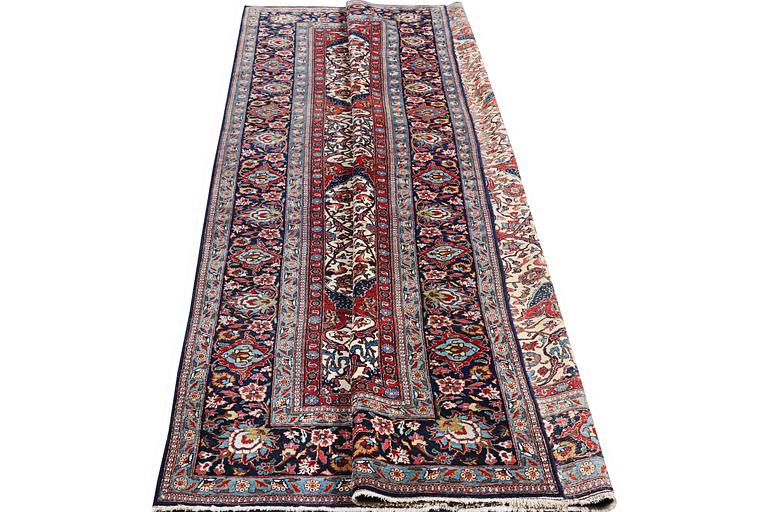 A semi.antique Kashan, c. 319 x 212 cm.