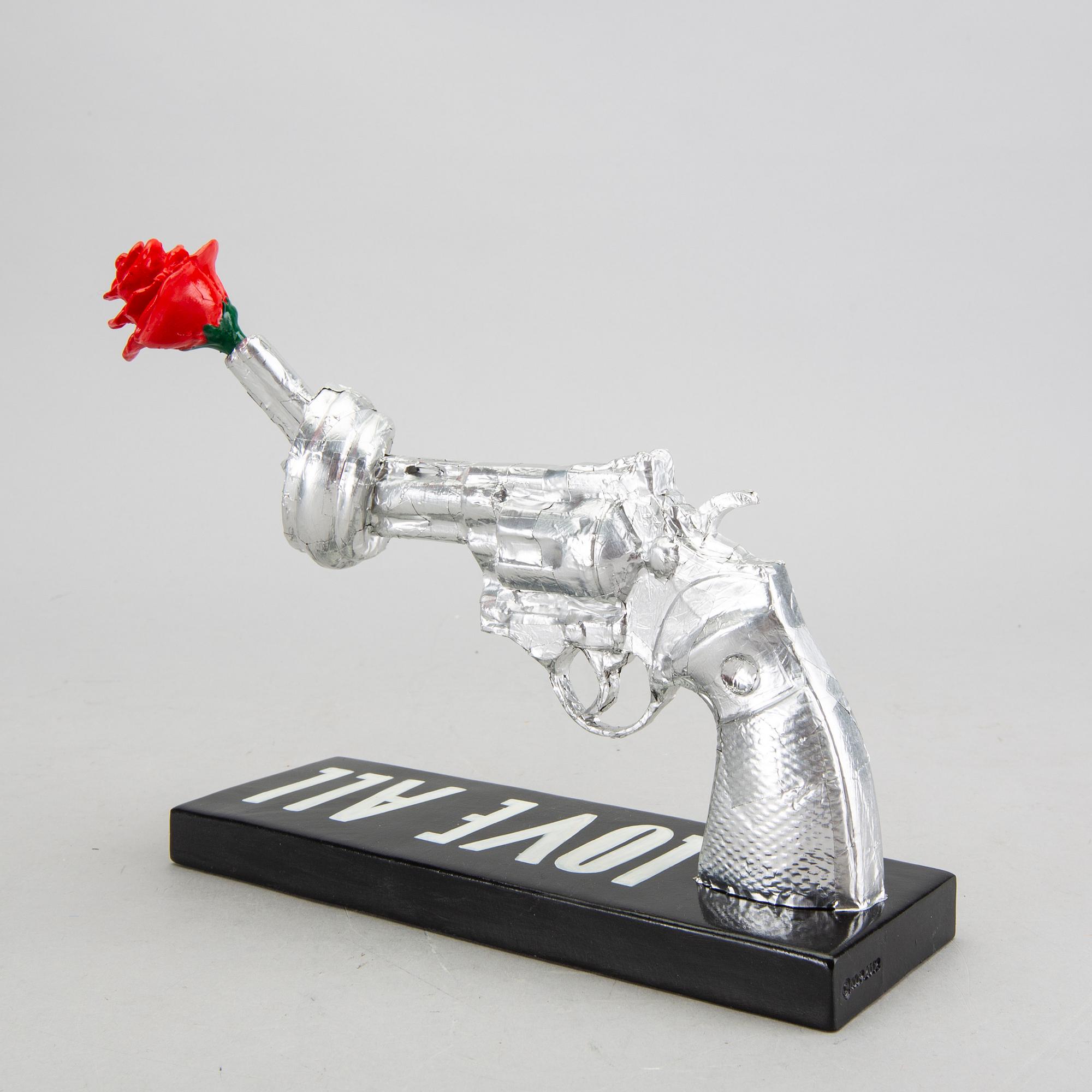 Carl Fredrik Reuterswärd,  Non-Violence Project Foundation skulptur 2015.