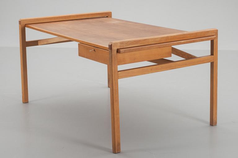 A Marianne von Münchow Swedish Modern beech desk with chair, 1950's.