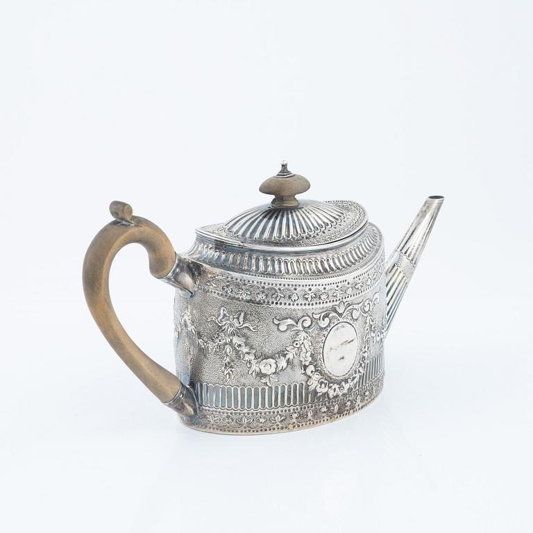 A silver teapot, London 1831.