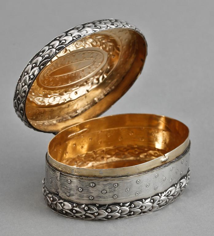 DOSA, silver, Gustaf Möllenborg, Stockholm, 1919. Vikt 35 gram.