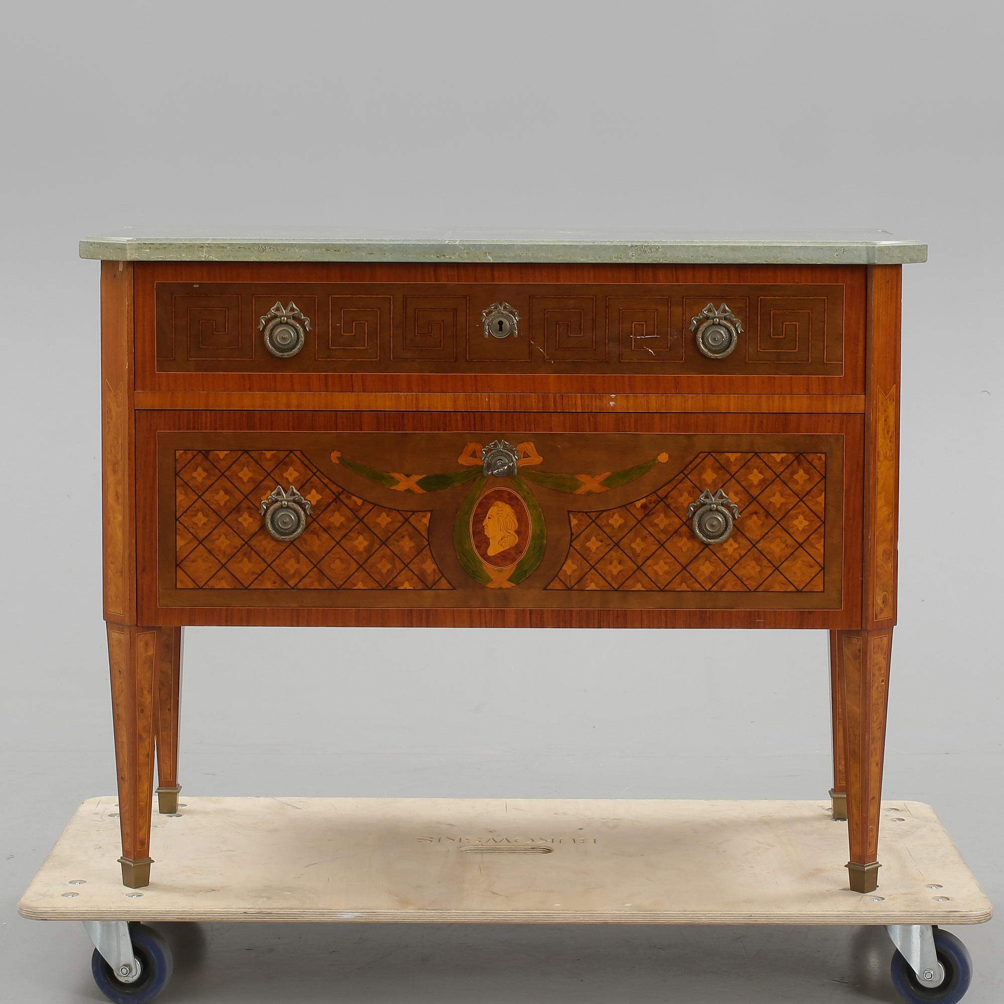 BYRÅ, gustaviansk stil, omkring 1900-talets mitt.