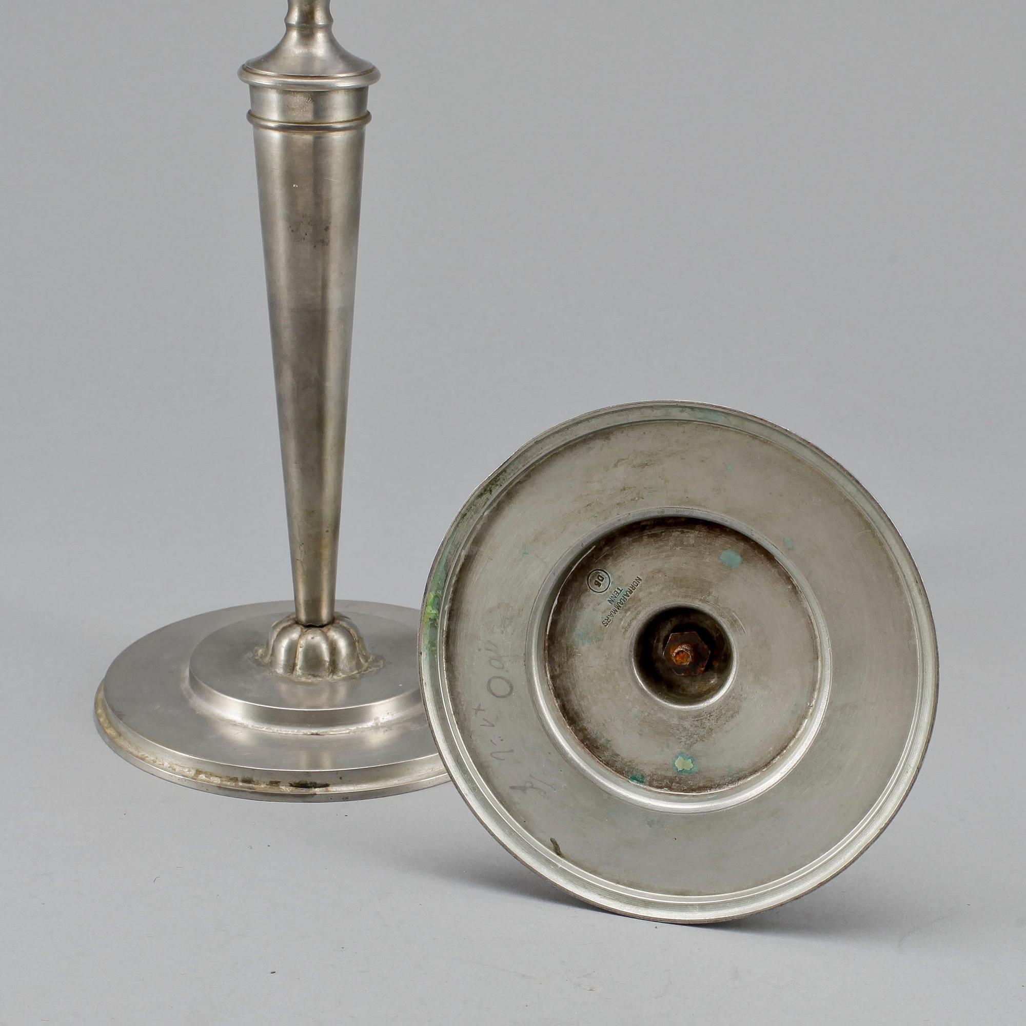 LJUSSTAKAR, ett par, tenn, Erik Fleming, Norrahammars bruk 1930.