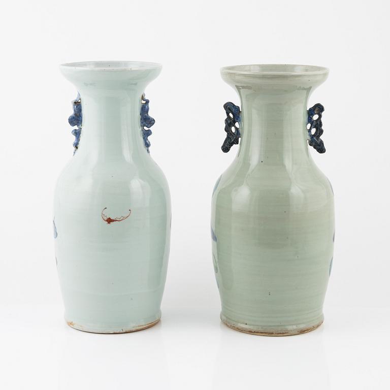 Two Chinese vases, late Qing dynasty/early 20th Century.