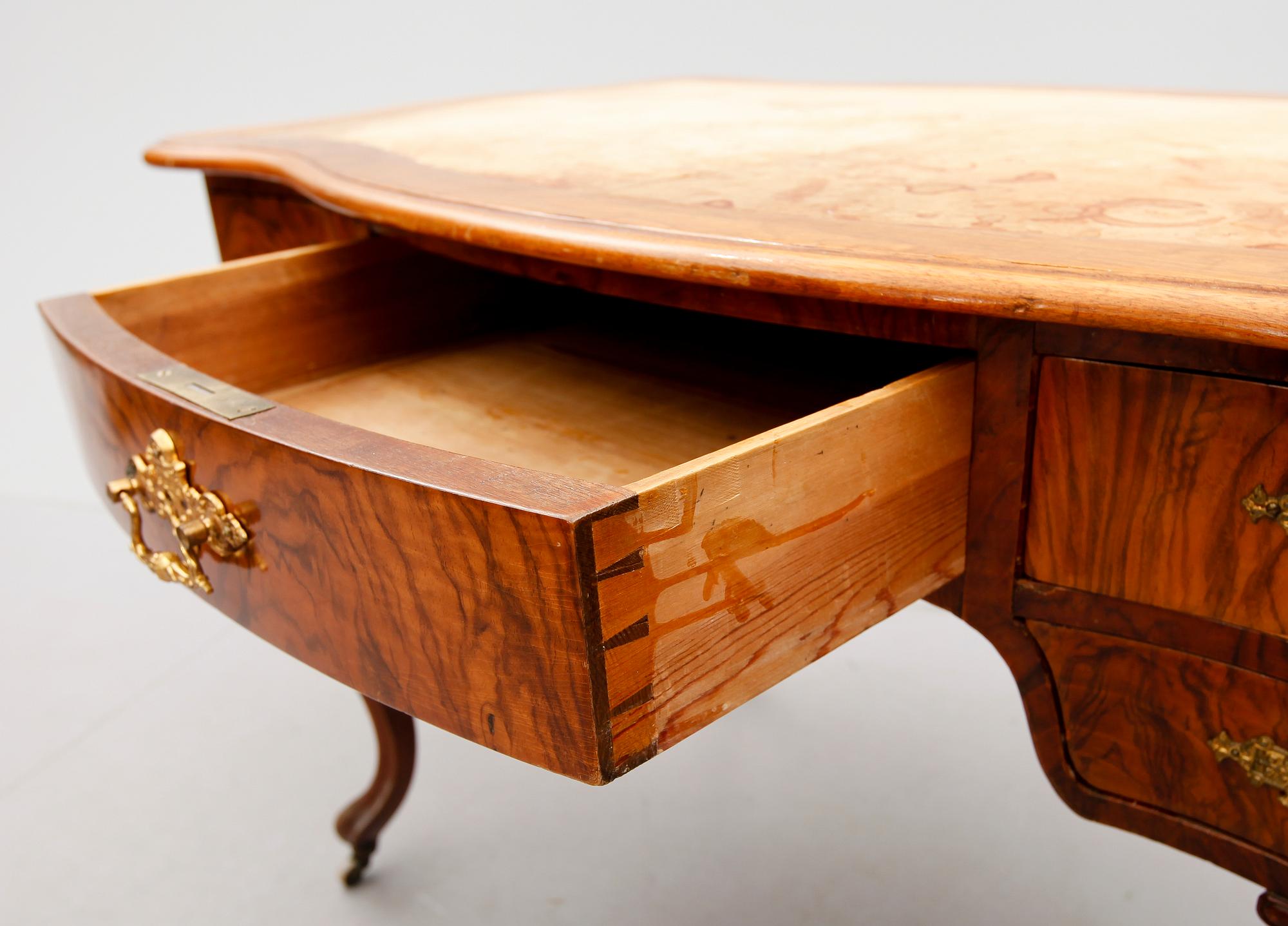 SKRIVBORD, nyrokoko, 1800-talets andra hälft.