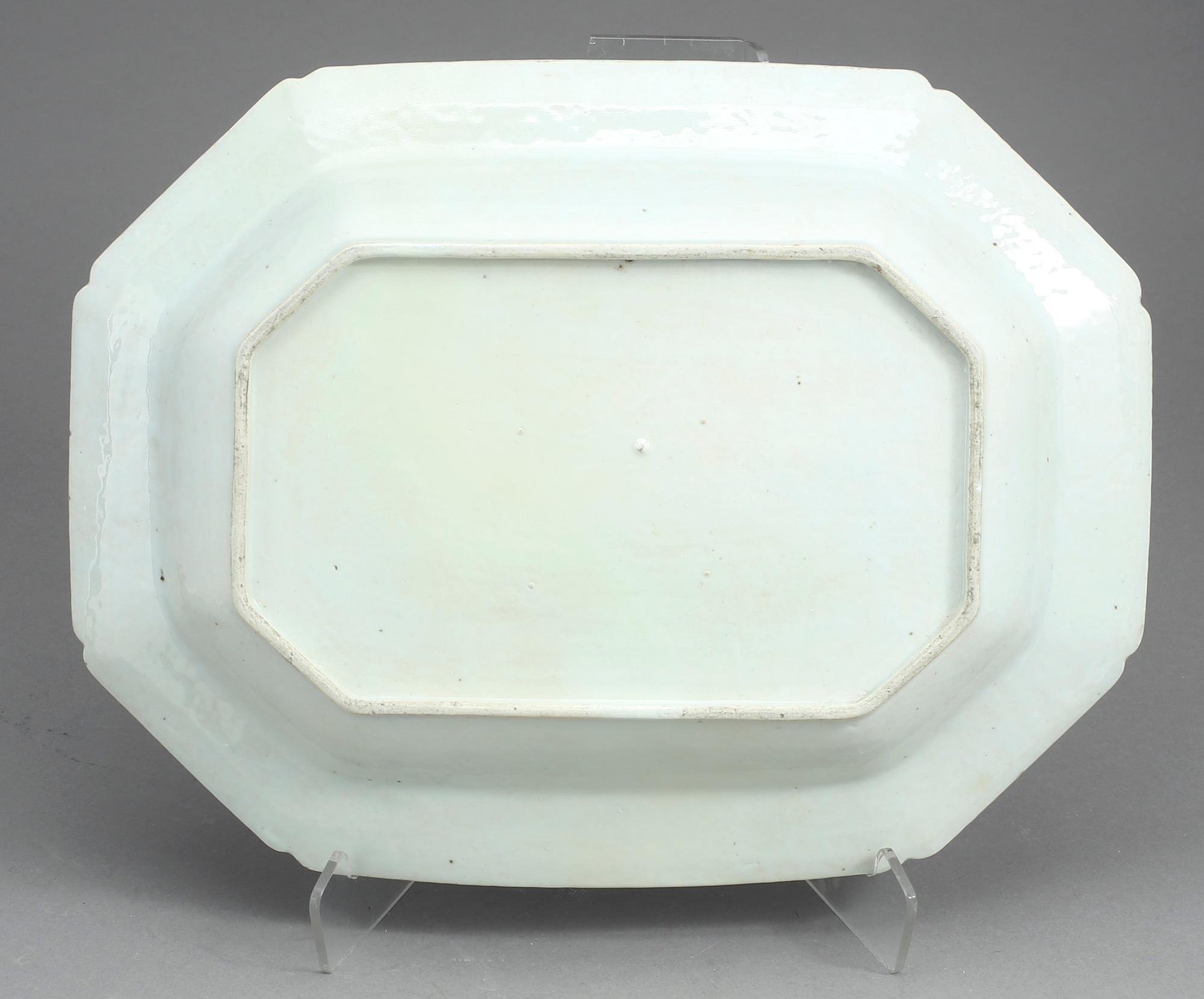 STEKFAT, porslin, Kina, Qianlong (1736-95).