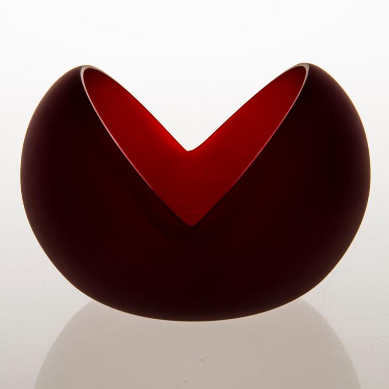 OIVA TOIKKA, a 'Luola' (Cave) glass sculpture signed Oiva Toikka Iittala 2010 24/50.