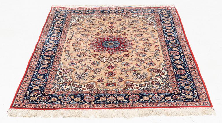 A Seirafian Esfahan rug, signed (Ahmad) Seirafian, ca 178 x 110 cm (as well as one end with 3 cm flat weave).