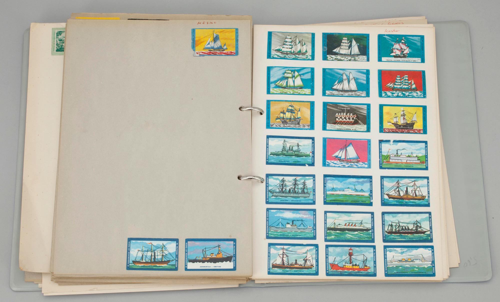 TÄNDSTICKSETIKETTER I ALBUM. ca 200-300. 1900-talets första hälft.