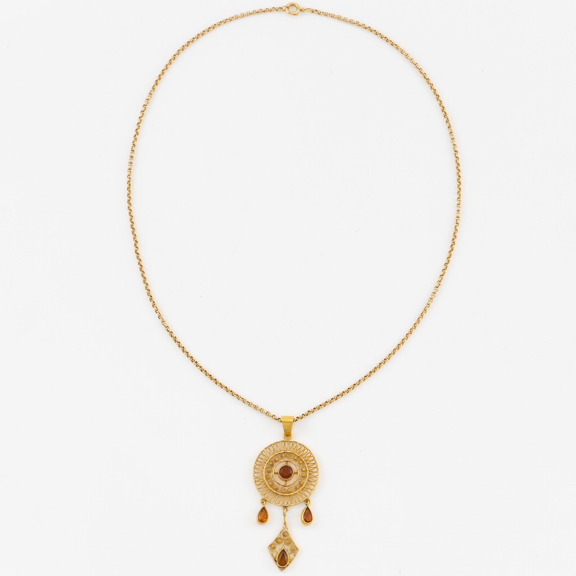 Hänge, 18K guld med filigran med citriner, Gustaf Dahlgren & Co, Malmö, 1912 , med kedja 18K guld.