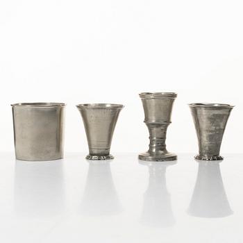 Bägare, 7 st samt kalkar, 2 st, olika mästare, 17/1800-tal.