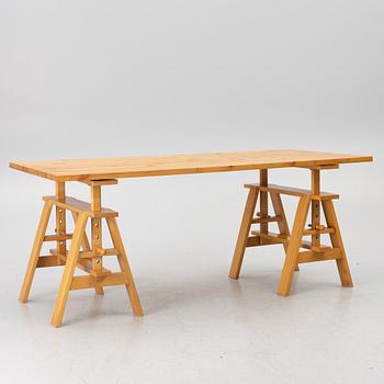 Achille Castiglioni, a 'Leonardo' table, Zanotta, Italy.