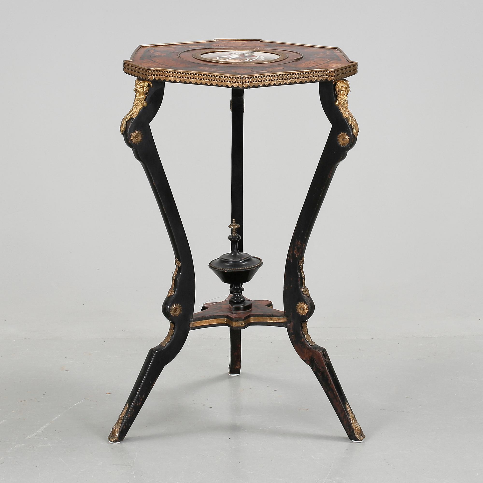 BORD, Ny-Louis seize, Frankrike, 1800-talets andra hälft.