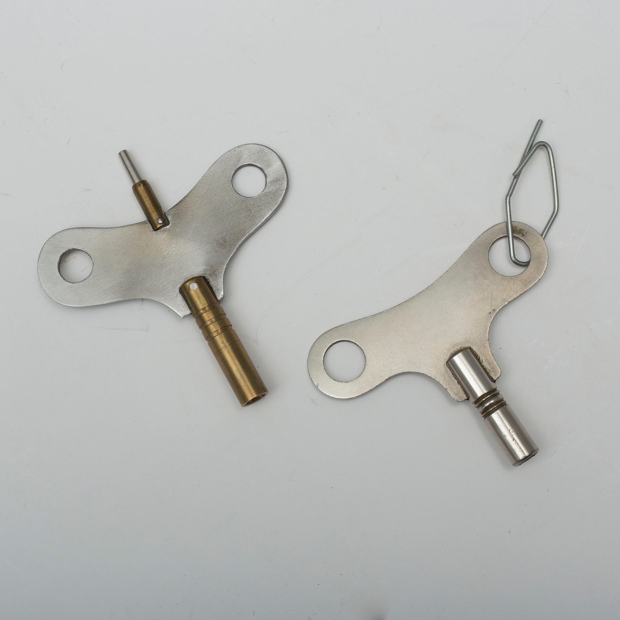 A late gustavian wall clock, signed Beurling, Stockholm. Late 18th / early 19th century.