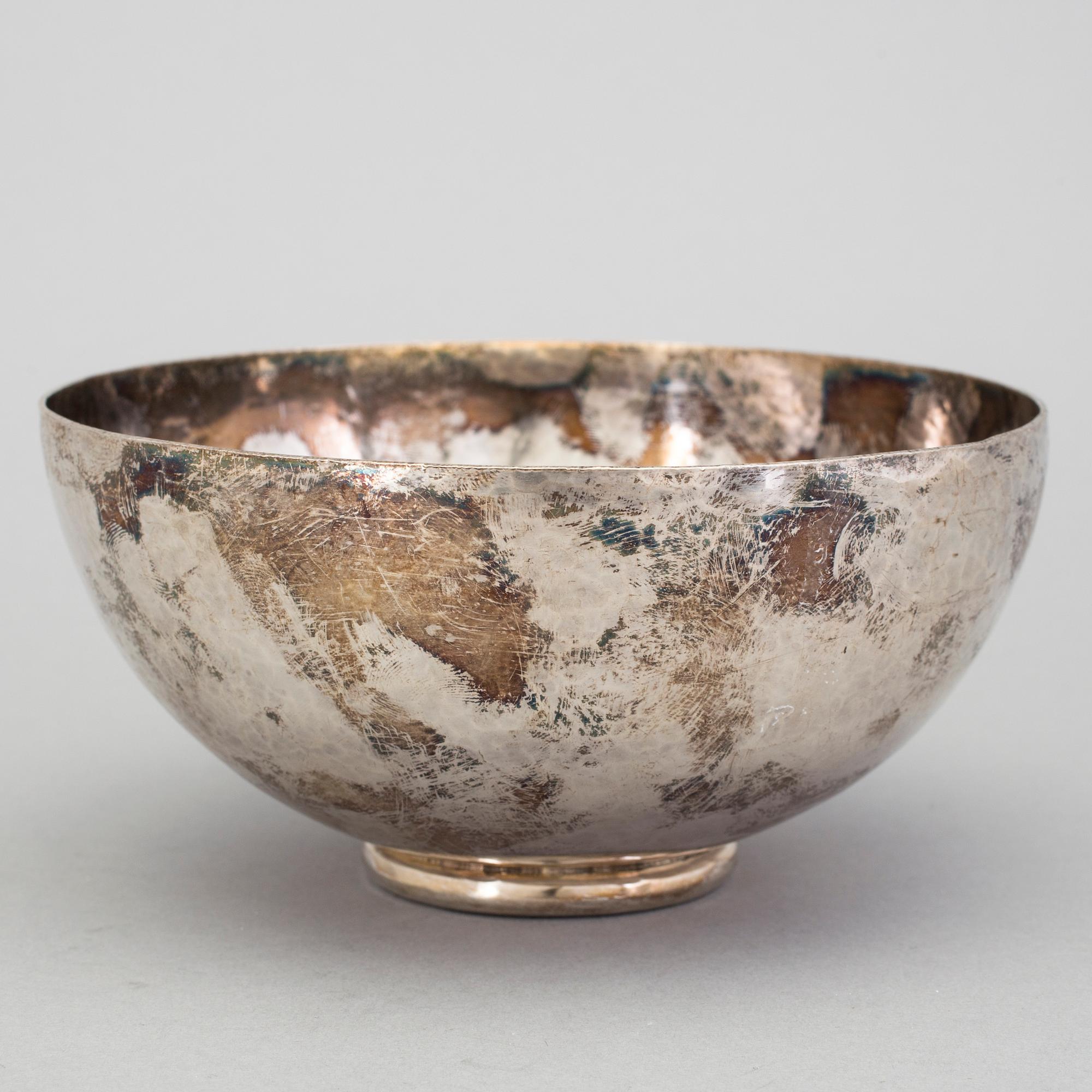 A silver bowl, Bröderna Lundqvist AB, Falun, 1989. Weight ca 245 grams.