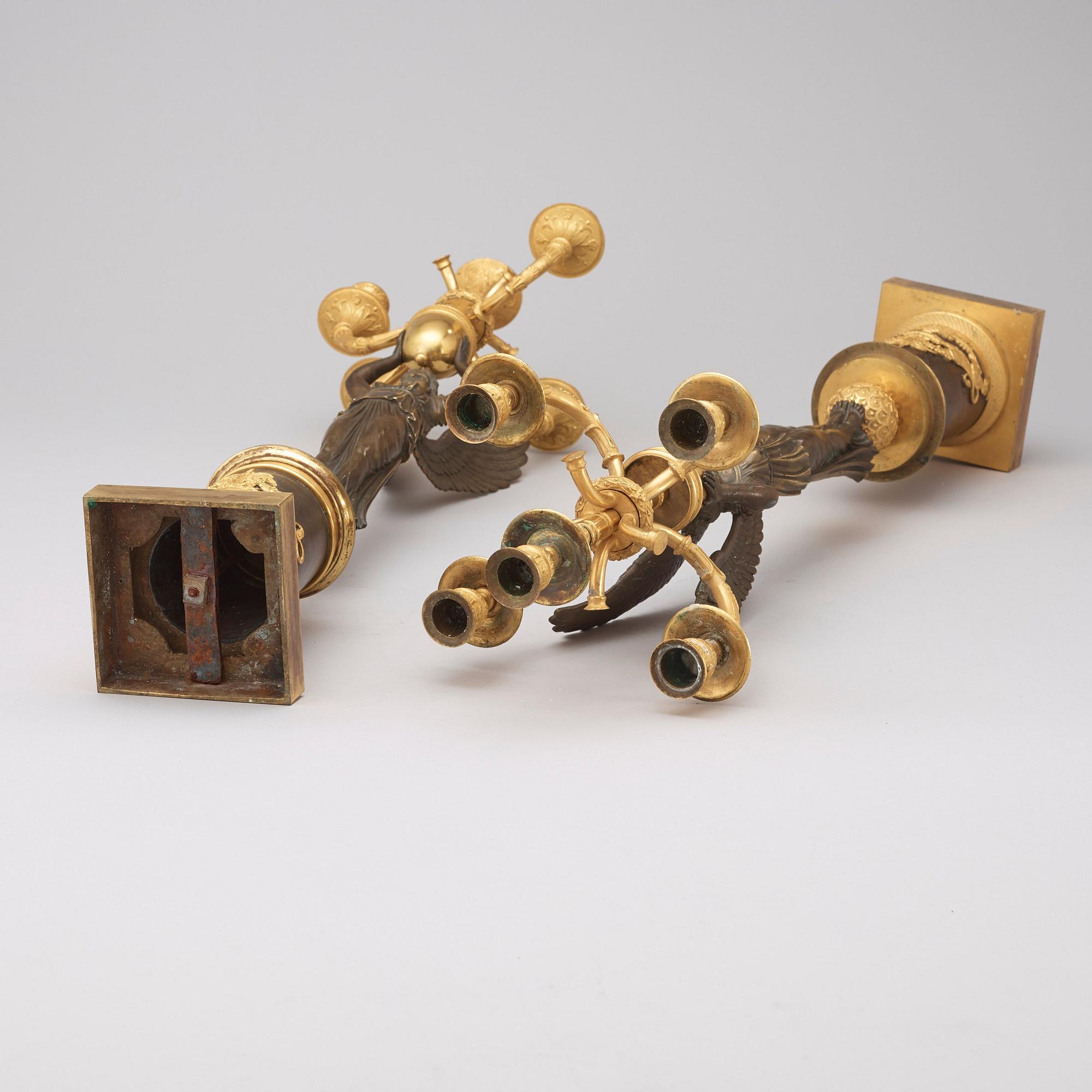 KANDELABRAR, för fem ljus, ett par. Empire, 1800-talets början.