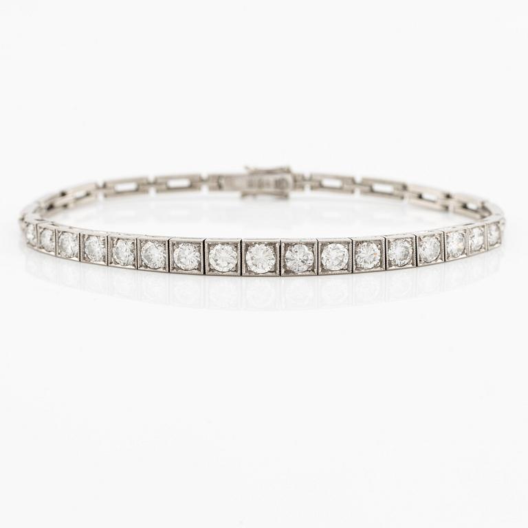 Armband, 18K vitguld med briljantslipade diamanter.