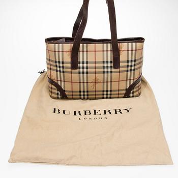LAUKKU, Burberry.