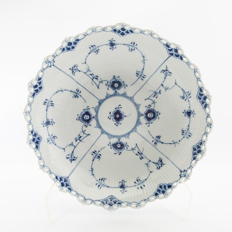 Bowl "Musselmalet helblonde" Royal Copenhagen Denmark porcelain.