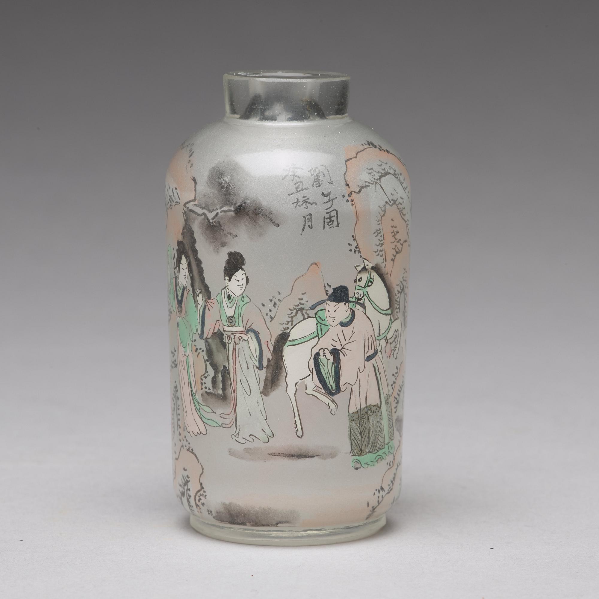 A Chinese glass snuff bottle, Qing dynasty, 19th Century.