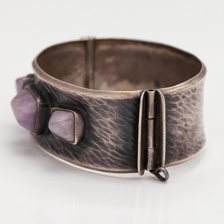 Armband, silver, ametister. Vilho Tavilehto, Tammerfors 1962.
