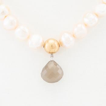 Ole Lynggaard, Necklace of cultured freshwater pearls, clasp 18K gold with a key function and pendants of rose quartz and smoky quartz.