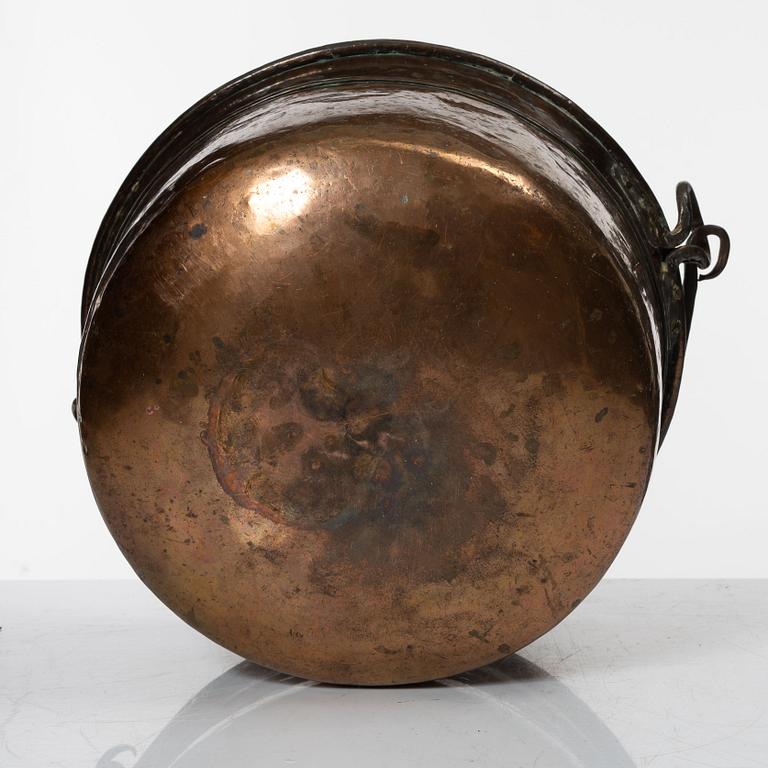 A set of three Swedish copper cauldrons, 18th / early 19th century.