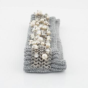 Chanel, a pearl, strass and rhinestone headband.