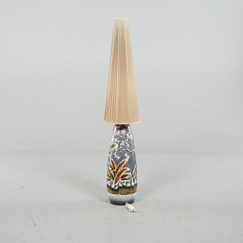 GOLVLAMPA, glaserad stengods, Alingsås Keramik, signerad Anita, 1900-talets andra hälft.