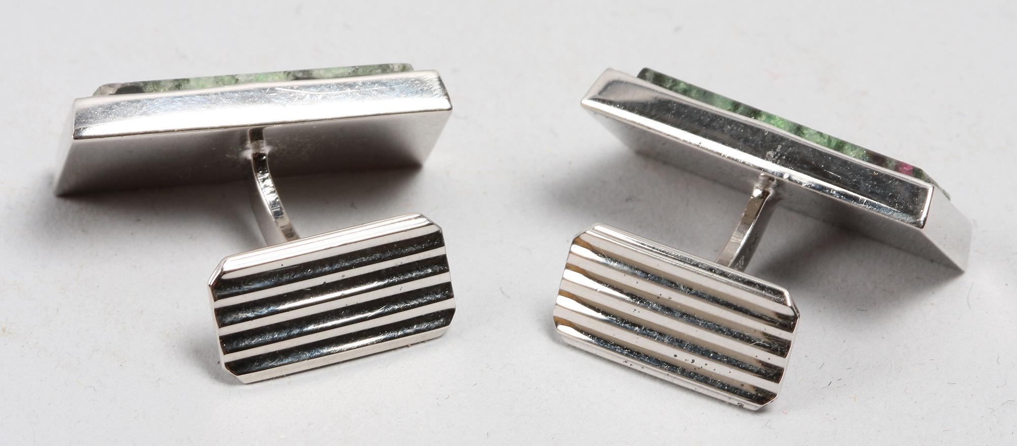 MANSCHETTKNAPPAR, ett par, silver, sten. Svenska importstämplar. Troligen 1970-tal.