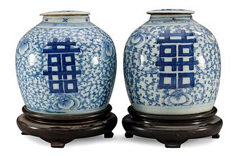 156. A set of two similar blue and white jars, Qing dynasty.