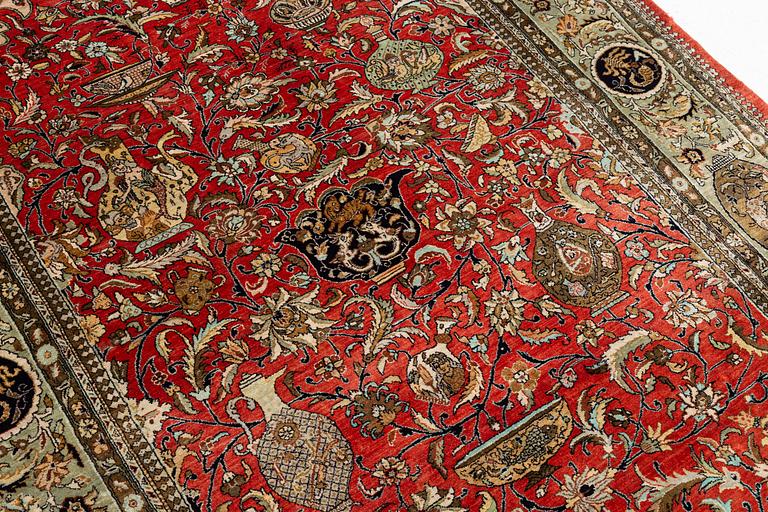 Matta, silke Ghom, ca 205 x 135 cm.