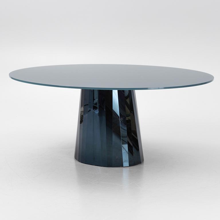 Voctoria Willmotte, a "Pli" dining table, ClassiCon, 2017.