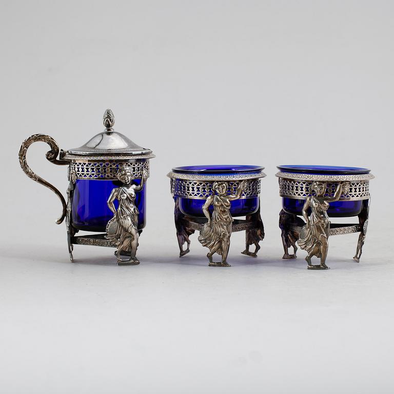 SALT- OCH SENAPSKAR, 3 delar, silver, sannolikt Frankrike, 1800-tal.
