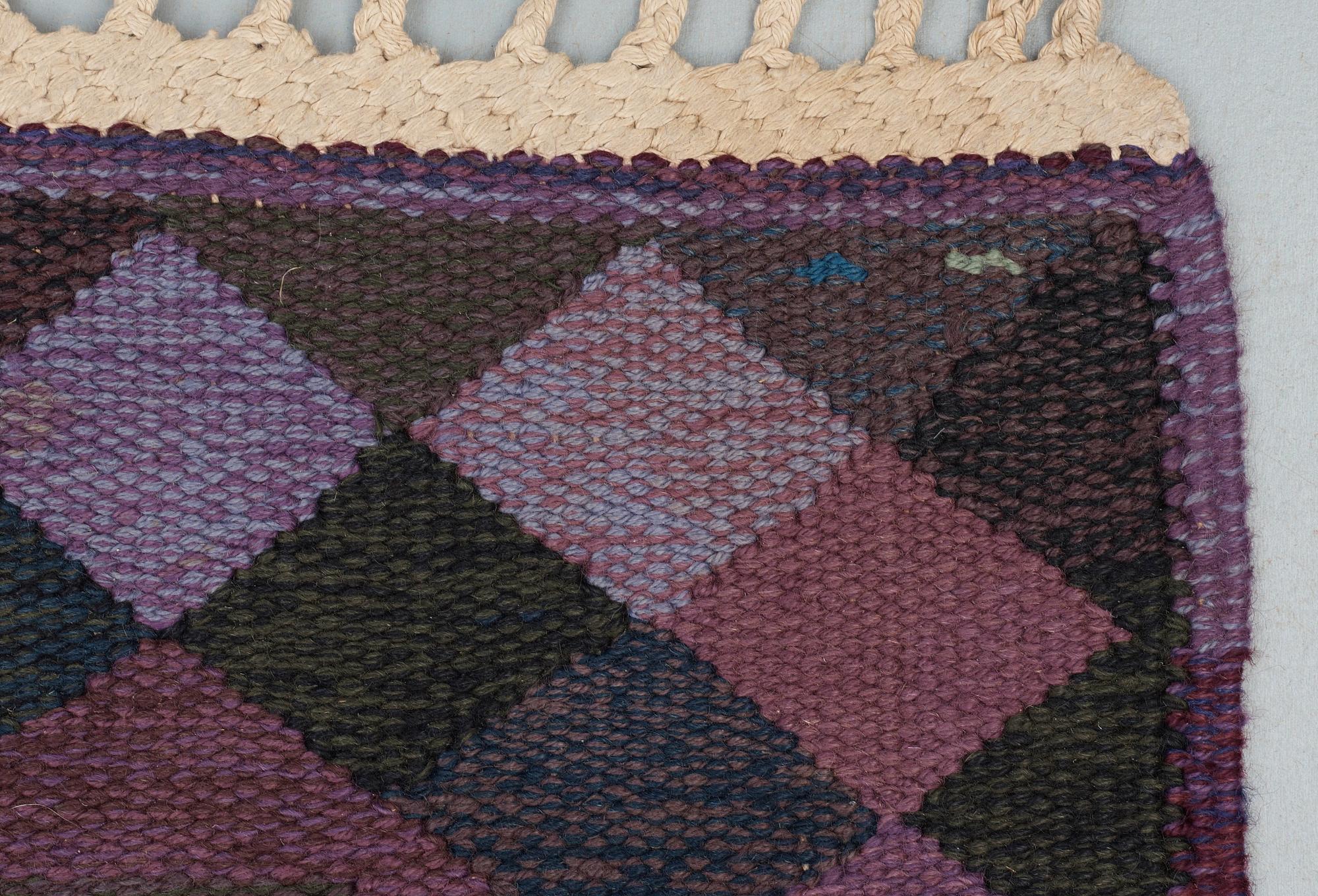 CARPET. "Granen violett". Tapestry weave. 228 x 169 cm. Signed AB MMF MR.