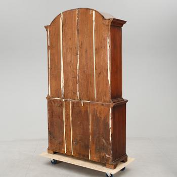 SKÅP. Gustaviansk stil.