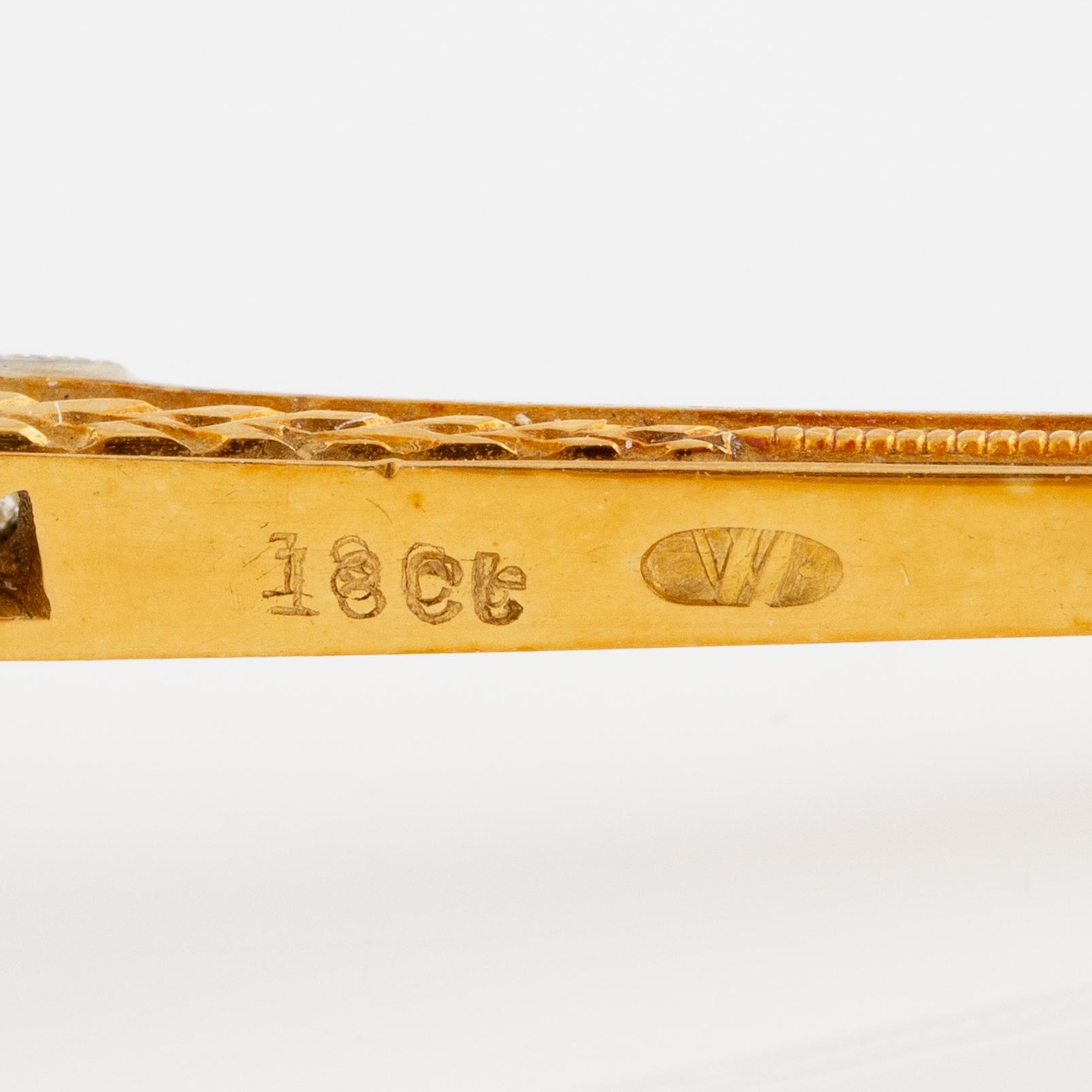 Brooch 18K gold and platinum with a half-pearl and round brilliant and rose-cut diamonds.