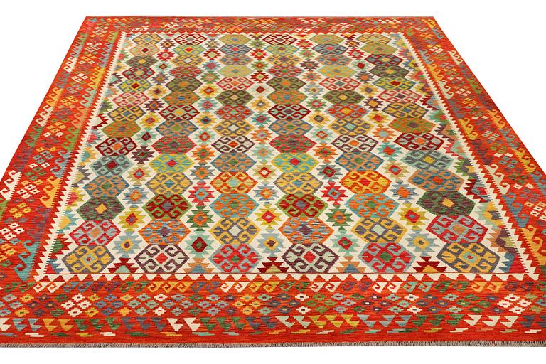 A Kilim carpet, . 405 x 313 cm.