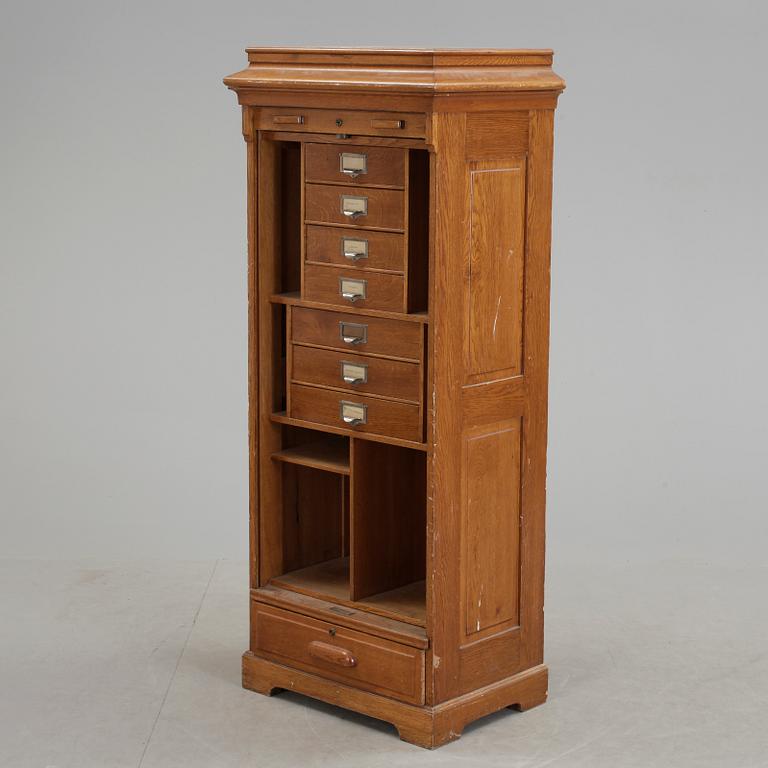 JALUSISKÅP, 1900-talets första hälft.