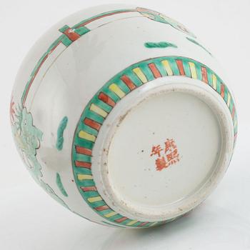 A Chinese porcelain vase, early 20th Century.