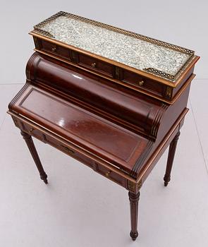 SEKRETÄR, Louis XVI-stil, 1900-talets första hälft.