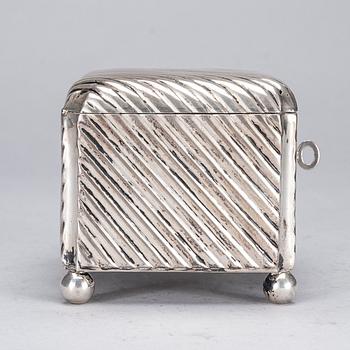 DOSA, silver, Wien, Österrike-Ungern, ca 1900. Totalvikt 326 g.