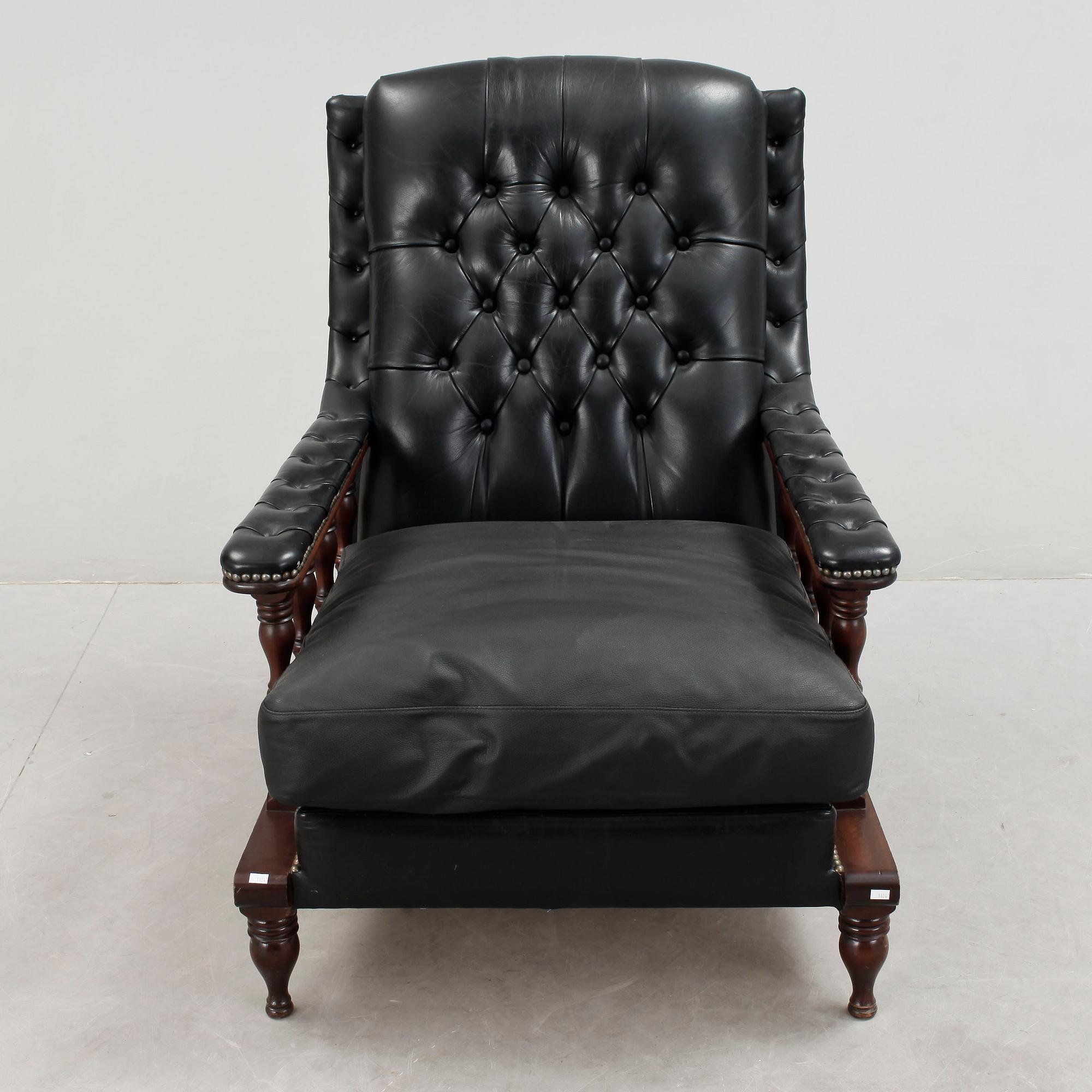 SOFFA samt FÅTÖLJ, engelsk stil, omkring sekelskiftet 1900.